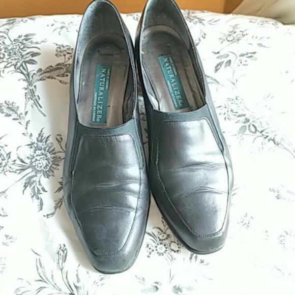 Black leather naturalizer flats - Picture 1 of 4